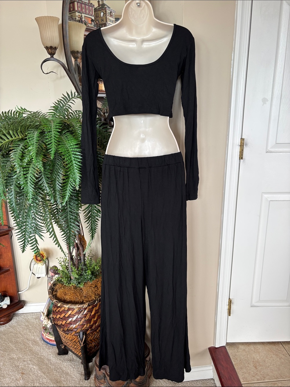 Brand New Black Rayon Stretch Two-Piece Lounge Set Long Sleeve Crop Top & Pants - Picture 2 of 12